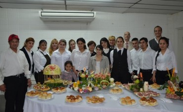 Con la entrega de diplomas, culminaron los cursos gratuitos para mejorar la calidad tur&iacute;stica de la ciudad 