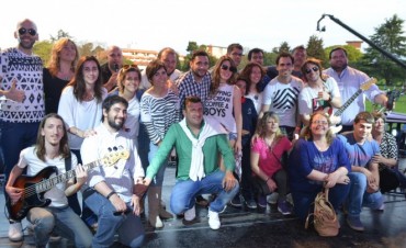 Miles de j&oacute;venes celebraron el D&iacute;a del Estudiante en el campito de Siderca