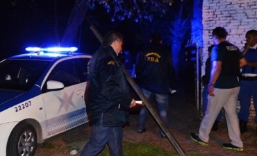 Allanan dos viviendas y secuestran una importante cantidad de marihuana y coca&iacute;na 