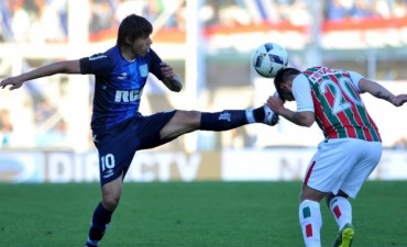 Racing Club se llev&oacute; un triunfo del Amalfitani y dej� a V�lez Sarsfield sin DT