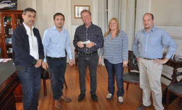 El Intendente entreg&oacute; tres nuevos subsidios 