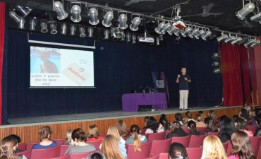 Profesionales y estudiantes del &aacute;rea de educaci&oacute;n se capacitaron en inteligencia emocional y neurociencias