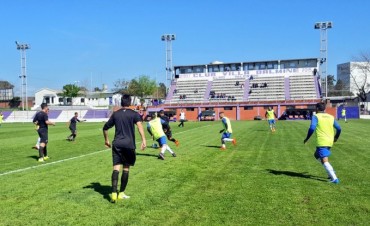 Villa D&aacute;lmine igual&oacute; con Almagro 0 a 0