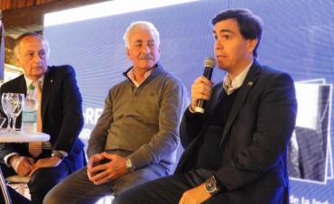 Tizado se reuni&oacute; en Escobar con m&aacute;s de 20 empresarios PyME y disert&oacute; en acto de ADIBA
