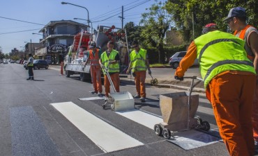 El Municipio realiza importantes trabajos de se&ntilde;alizaci&oacute;n en boulevard Dellepiane, avenida Varela y Luis Costa 