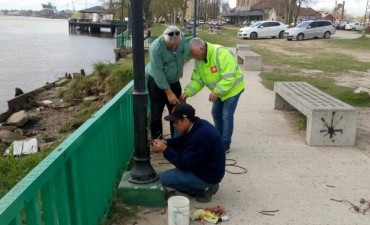 Costanera: el Municipio trabaja en la reparaci&oacute;n de luminarias 