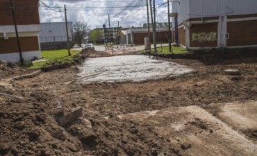 Barrio Petrolero: repavimentan calle y realizan trabajos de mejora