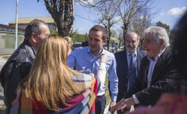 Abella particip&oacute; del embanderamiento de la Plaza Uruguay 