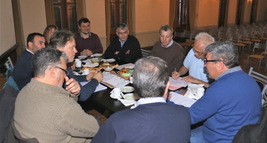       Campana particip&oacute; de una nueva reuni&oacute;n del Comit&eacute; de Cuenca del Arroyo de la Cruz