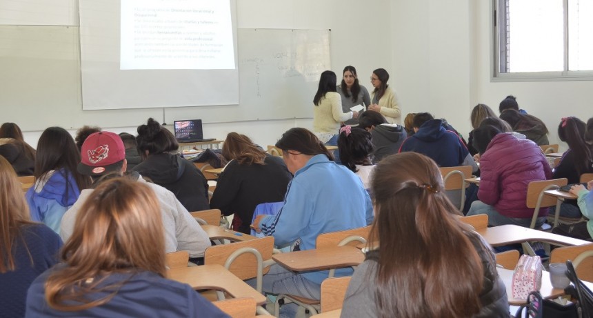 Estudiantes secundarios participaron del programa “Orientá tu futuro”
