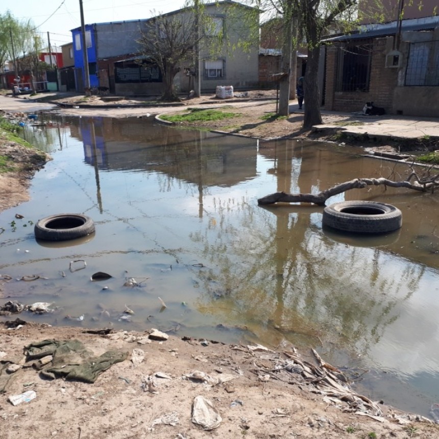 Colella: No se puede vivir con el agua servida en la puerta como viven los vecinos de Alferi Bis