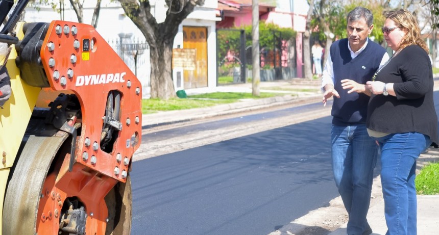 La concejal Buzzini celebr&oacute; la repavimentaci&oacute;n de calles por donde circula el colectivo