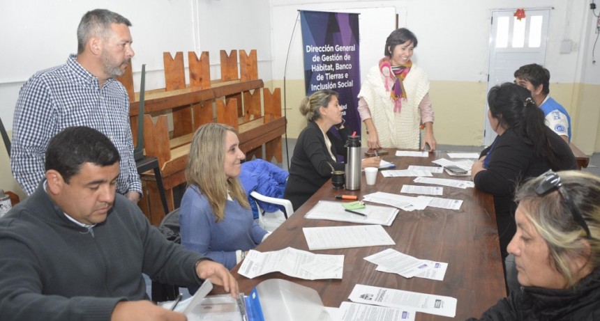 En un nuevo operativo, la oficina m&oacute;vil de escrituras visit&oacute; Las Campanas