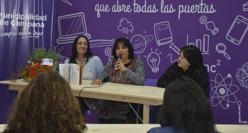 Claudia Baratta present&oacute; su libro &aacute;lbum &ldquo;Fr&aacute;gil vuelo&rdquo; 