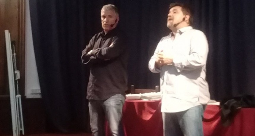 Omar Labruna junto a Ricardo Caruso Lombardi de visita en Campana