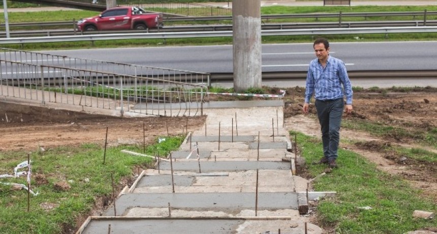 Se reparan las estructuras de las pasarelas peatonales y paradas de colectivos de Colectora Norte