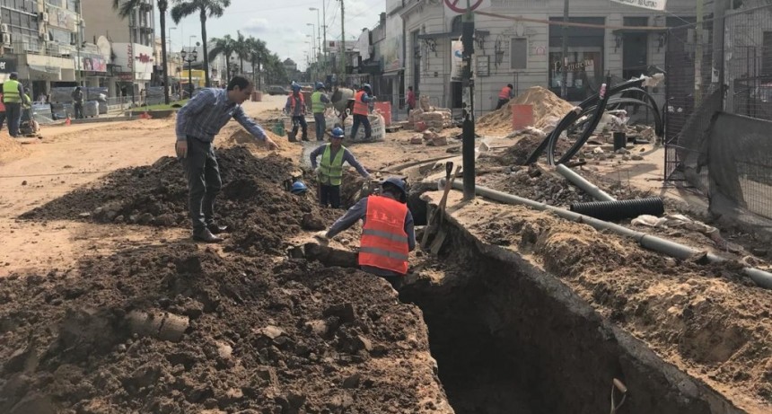 Avanza la construcci&oacute;n de nuevo desag&uuml;e pluvial en la avenida Rocca