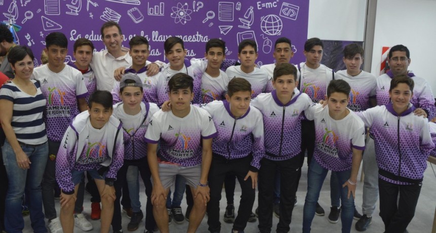 El Municipio entreg&oacute; indumentaria deportiva a los finalistas de los Juegos Bonaerenses