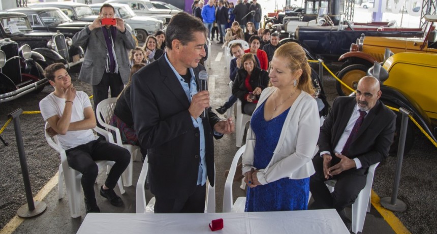 Por primera vez, tres parejas dieron &ldquo;el s&iacute;&rdquo; en el Museo del Autom&oacute;vil