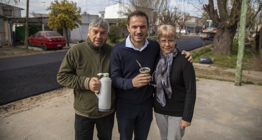 Contin&uacute;an las obras de asfalto en distintos barrios de la ciudad