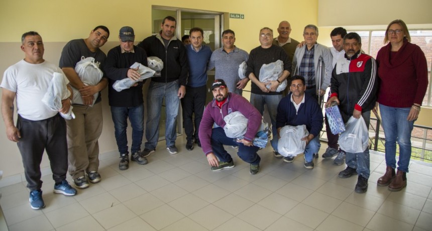 Personal de mantenimiento del Hospital y los CAPS recibi&oacute; indumentaria de trabajo
