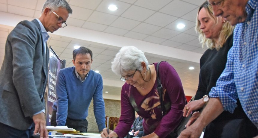 M&aacute;s de 130 familias firmaron las escrituras de sus viviendas