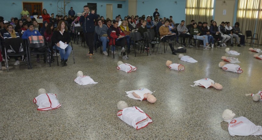 M&aacute;s de 1.600 vecinos se capacitaron en RCP y Primeros Auxilios 