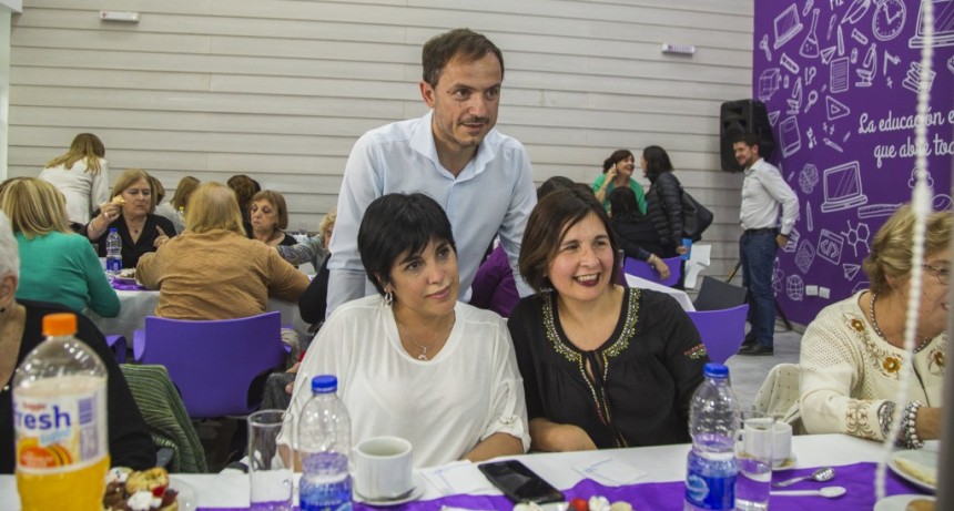 Docentes celebraron su d&iacute;a junto al Intendente