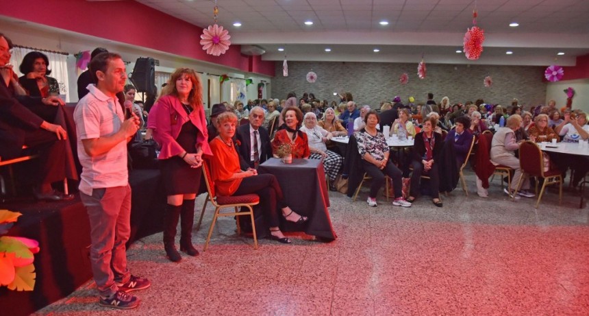 Cientos de jubilados de la ciudad celebraron su d&iacute;a