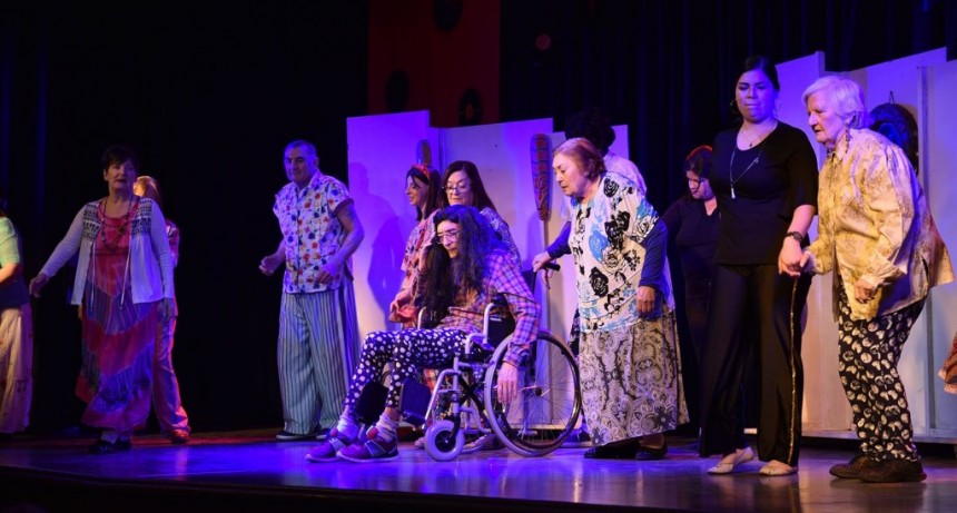 Dos nuevas obras de teatro se presentaron en el Pedro Barbero