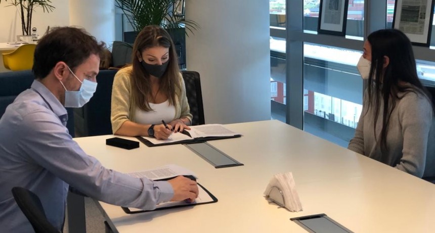 Abella firmó un convenio para que los vecinos puedan terminar sus estudios primarios y secundarios 