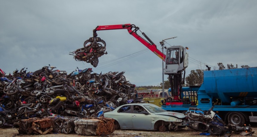 En un importante operativo, el Municipio destruyó más de 5.000 vehículos secuestrados
