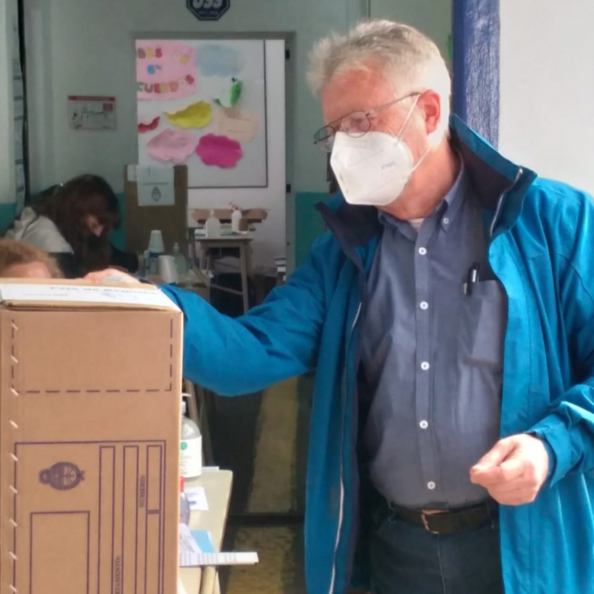 Rubén Romano también emitió su voto 