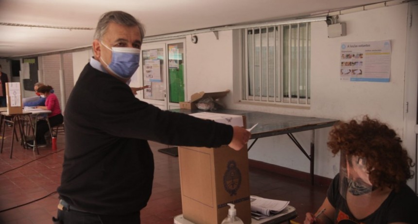Mario Negri al votar: “La democracia se construye con verdad únicamente”