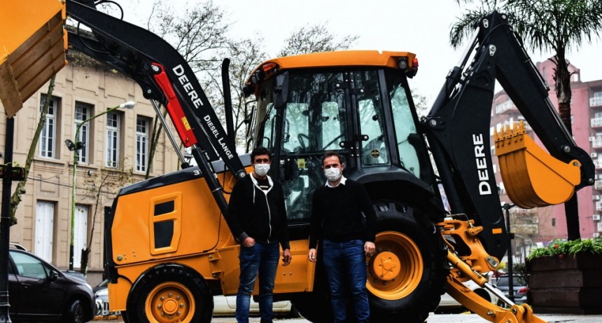 El Municipio suma una nueva retroexcavadora para reforzar los trabajos de mantenimiento 