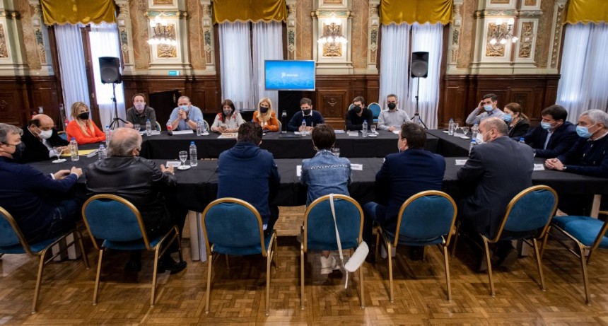 Kicillof se reunió con intendentes e intendentas de la tercera sección electoral 