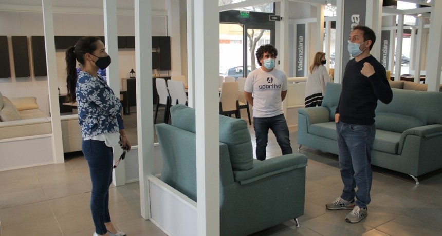 El Intendente acompañó la apertura de Decontempo Muebles 