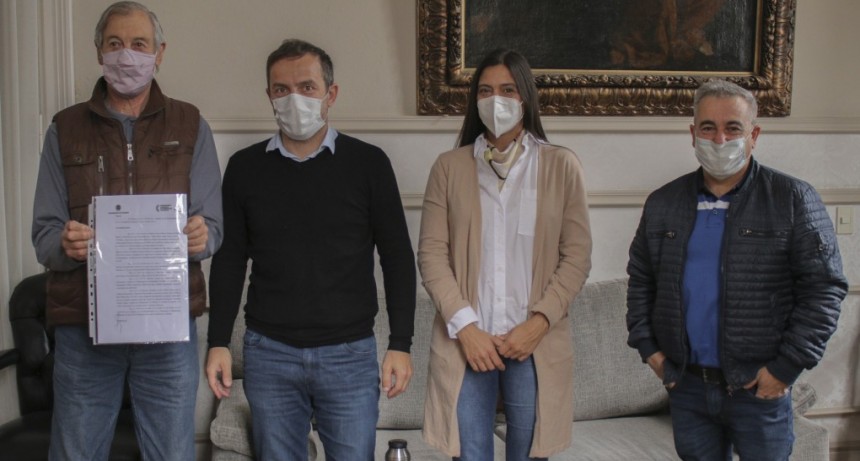 El Intendente se reunió con la Asociación Abuelos de Plaza España