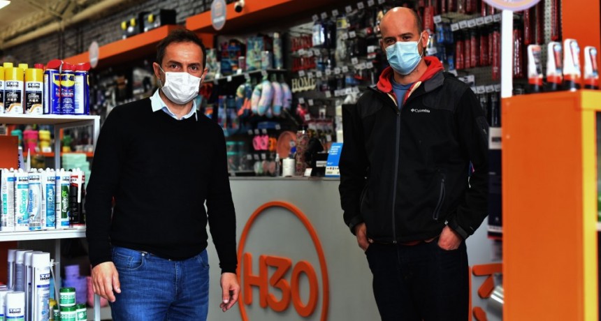 Abella visitó la primera ferretería express y autoservicio de la ciudad 