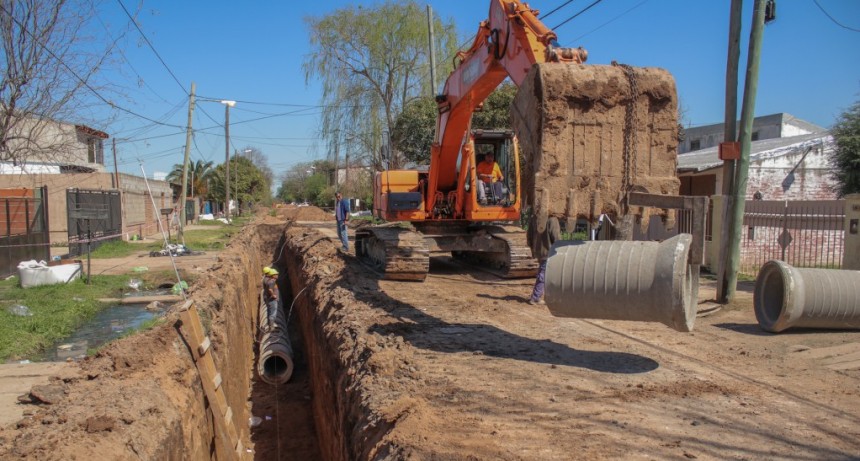 El Municipio comenzó una importante obra hidráulica en Las Campanas que posibilitará la llegada del asfalto