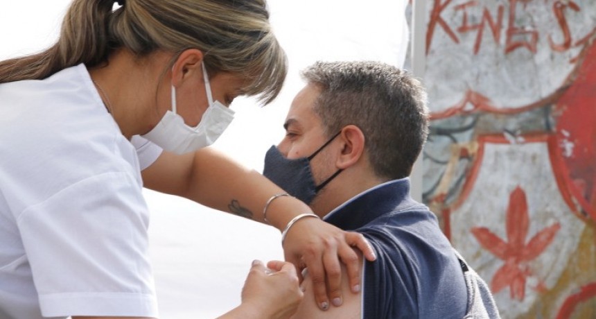 Mayores de 50 años ya pueden recibir  la segunda dosis sin turno