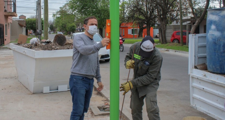 Continúa la instalación de las luces LED en distintas calles del casco urbano