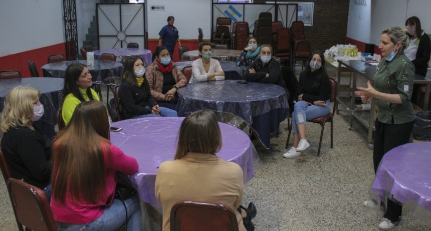 Egresadas del Programa Municipal de Oficios comenzaron sus propios emprendimientos