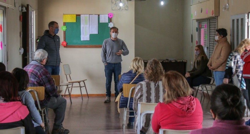 Se ultiman detalles para que vecinos del barrio Sarmiento también regularicen sus conexiones cloacales 