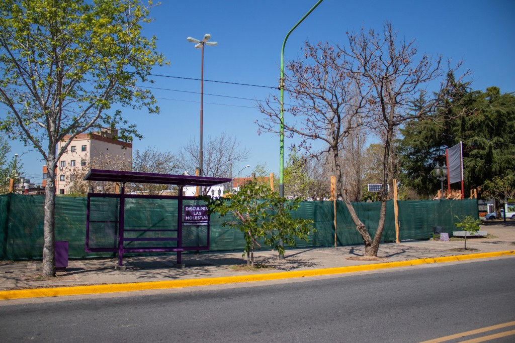Plaza España: el Municipio puso en marcha la remodelación del patio de juegos