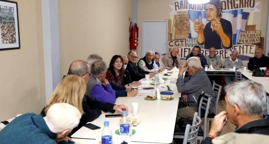 ALONSO SE REUNIÓ CON TRABAJADORES Y TRABAJADORAS PASIVAS PARA HABLAR DE DERECHOS DE LA TERCERA EDAD