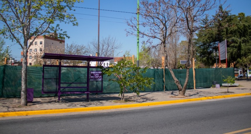 Plaza España: el Municipio puso en marcha la remodelación del patio de juegos