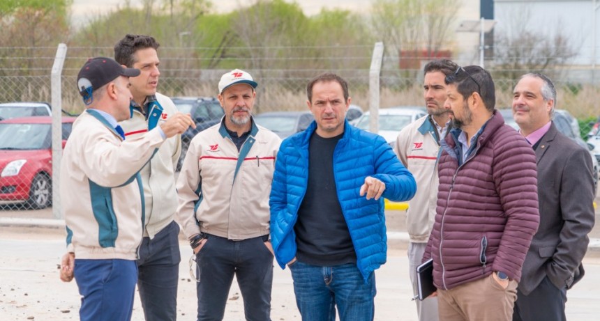 Abella visitó Toyota Boshoku y resaltó la inversión millonaria que está realizando en Campana