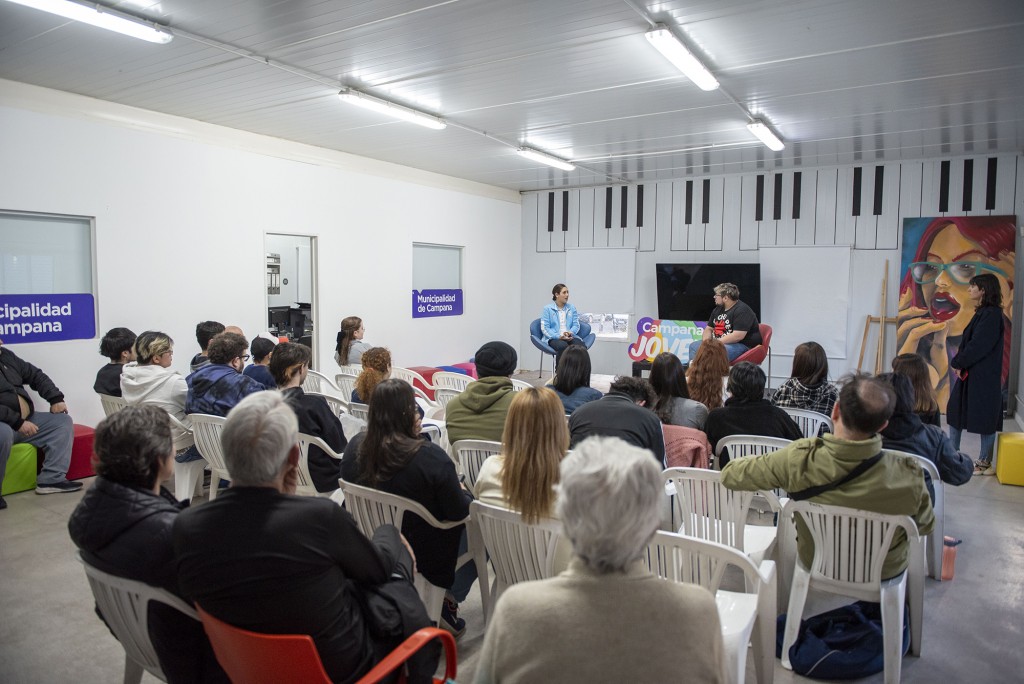 Agostina Hein brindó una charla insipiracional a jóvenes de la ciudad