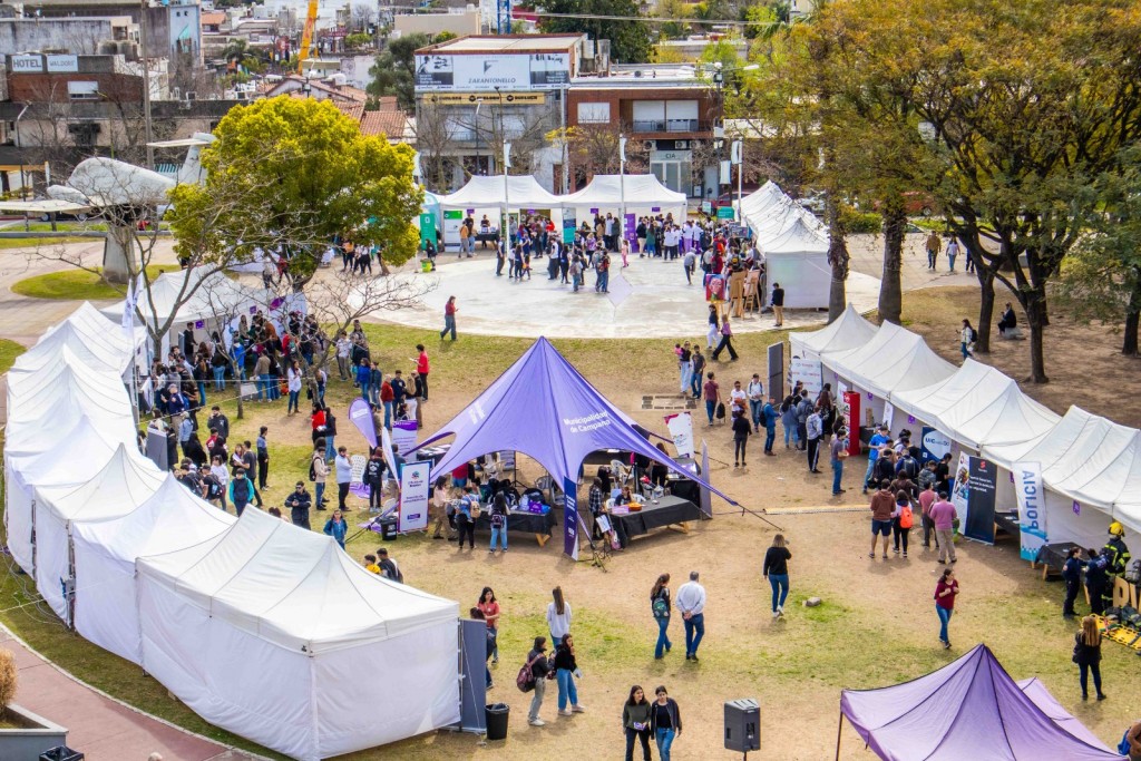 Más de 1.000 jóvenes y adultos visitaron la “Expo Educación y Empleo”